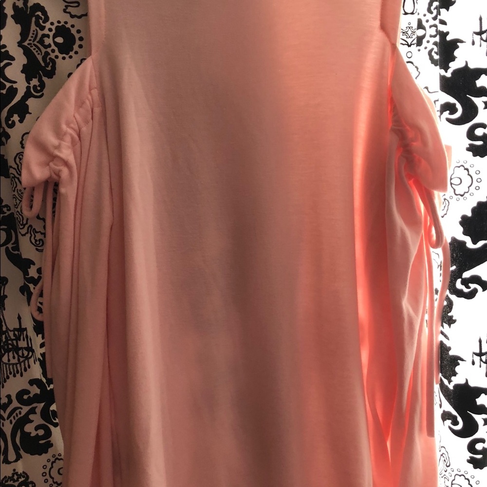🎀Cold Shoulder Bow Top🎀 - Picture 5 of 6